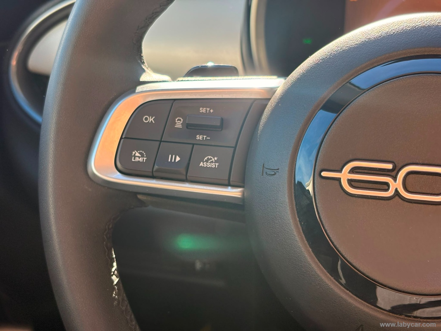 Fiat 600 Hybrid 110 CV DCT MHEV La Prima - Immagine 20