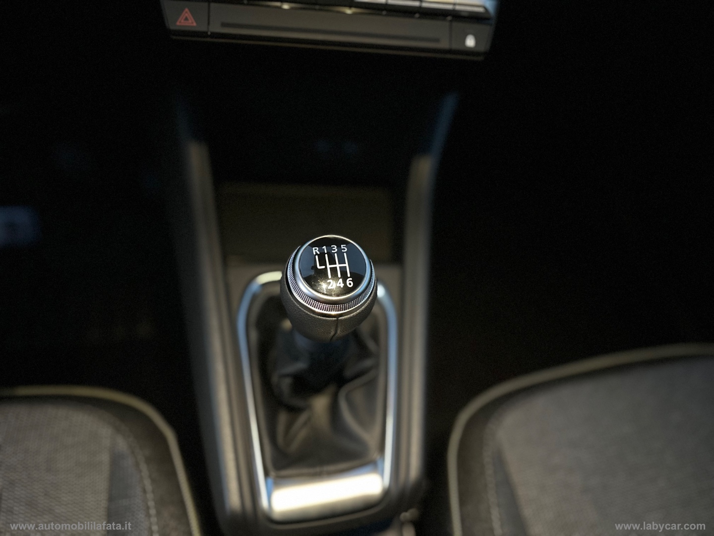 Captur ECO-G 100 CV Techno AZIENDALE KM 3.000 - immagine 20