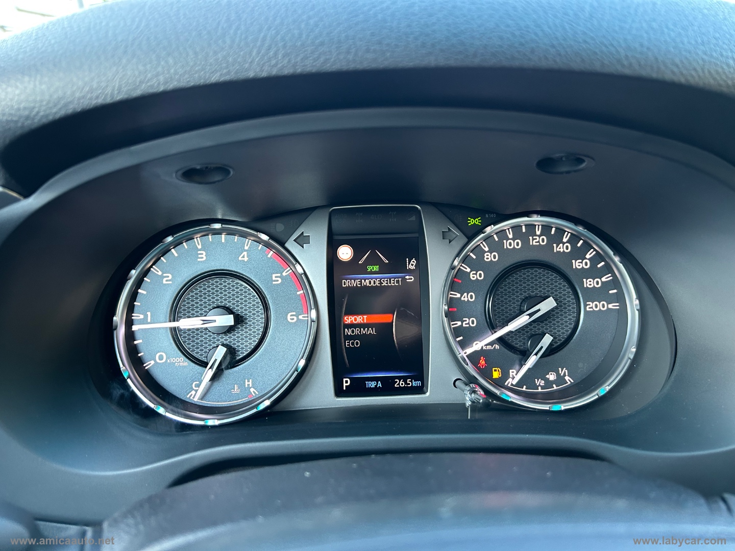 Hilux 2.8 D A/T 4WD 4p. DC Executive - immagine 20