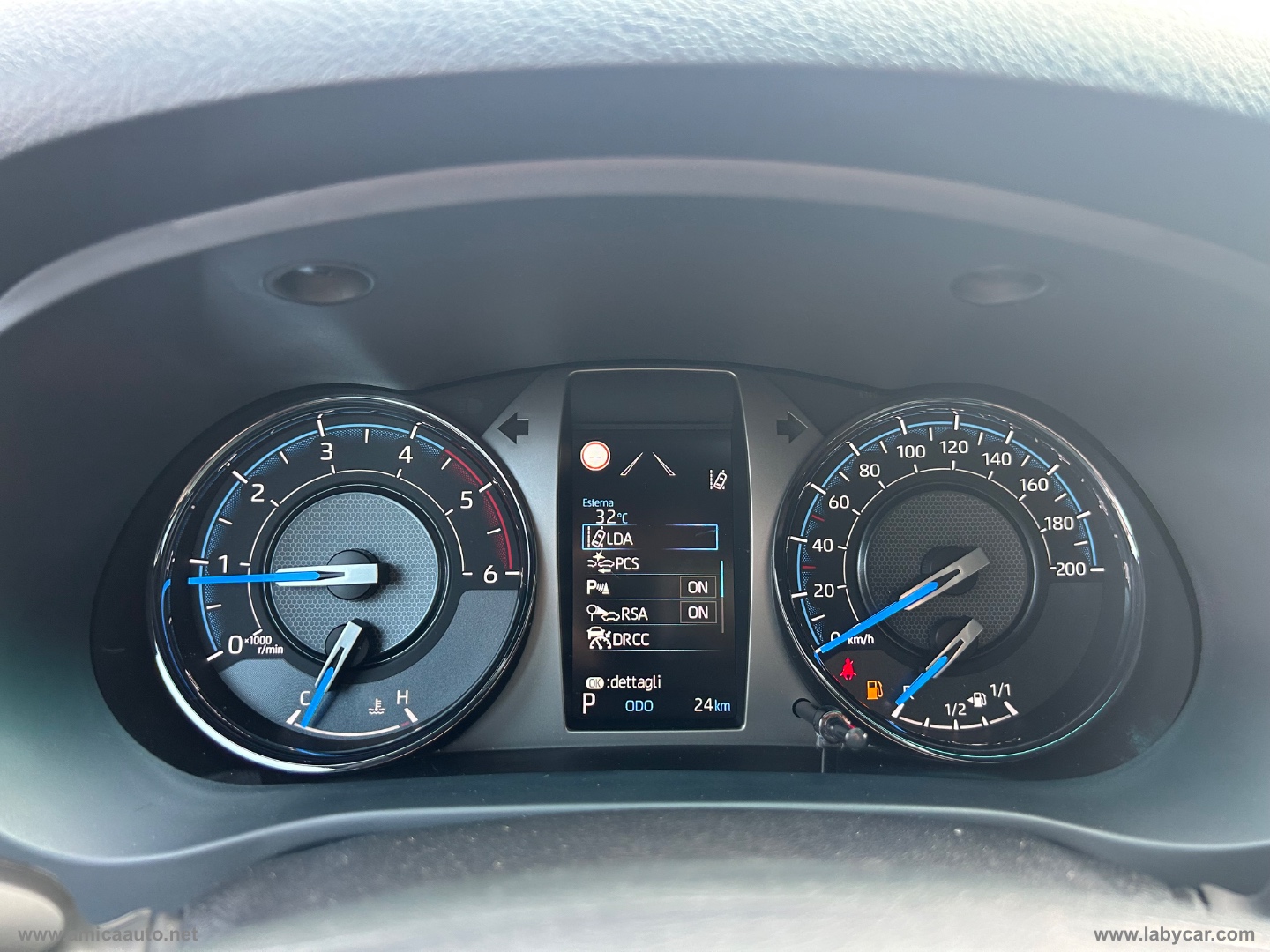 Hilux 2.8 D-4D 48V A/T 4WD DC Invincible - immagine 20