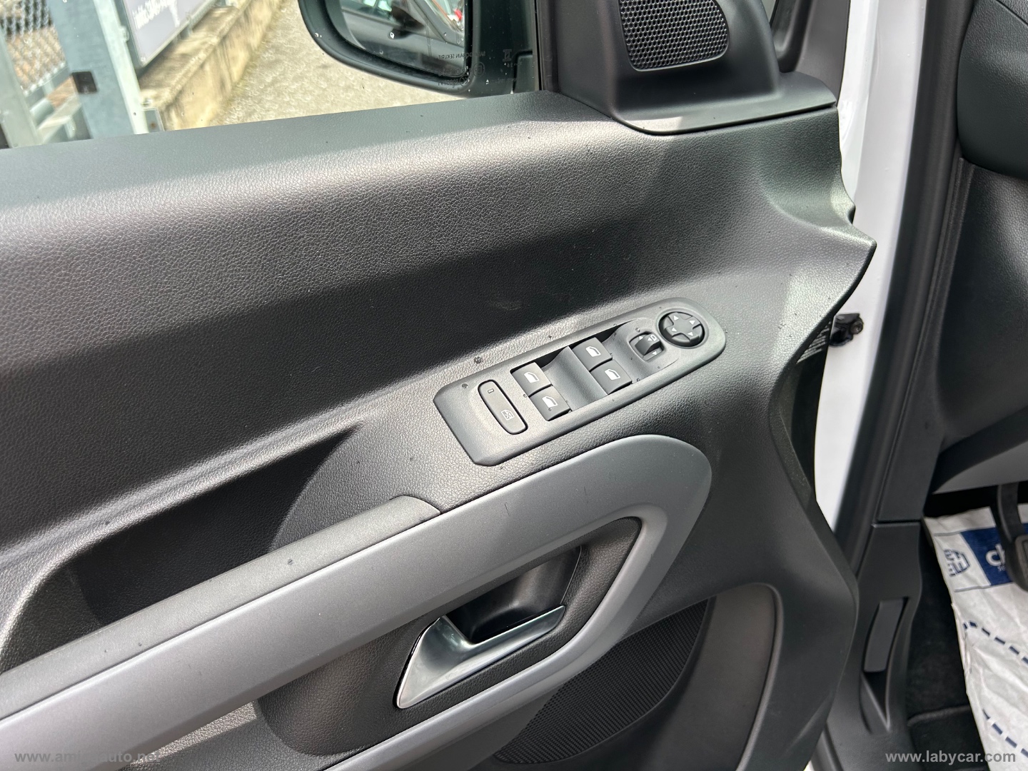 Doblò 1.5 BlueHdi 100CV Combi - All. Olmedo PIANALE RIBASSATO CON RAMPA ACCESSO CARROZZINA - immagine 20