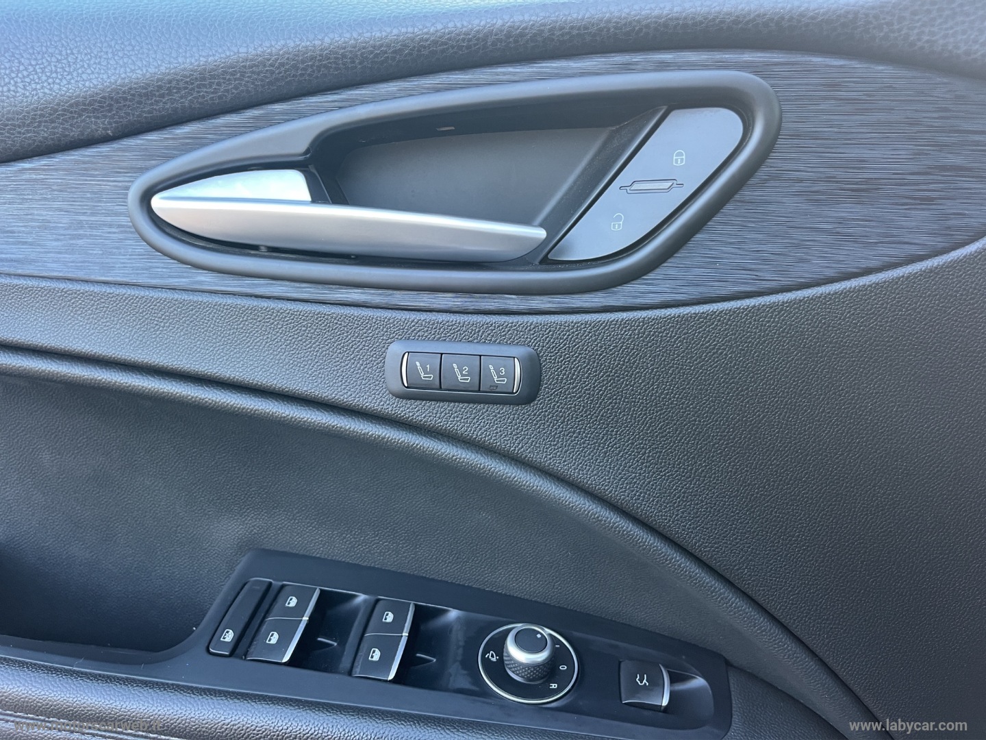Stelvio 2.2 T.diesel 190 CV AT8 Q4 Bus. - immagine 20