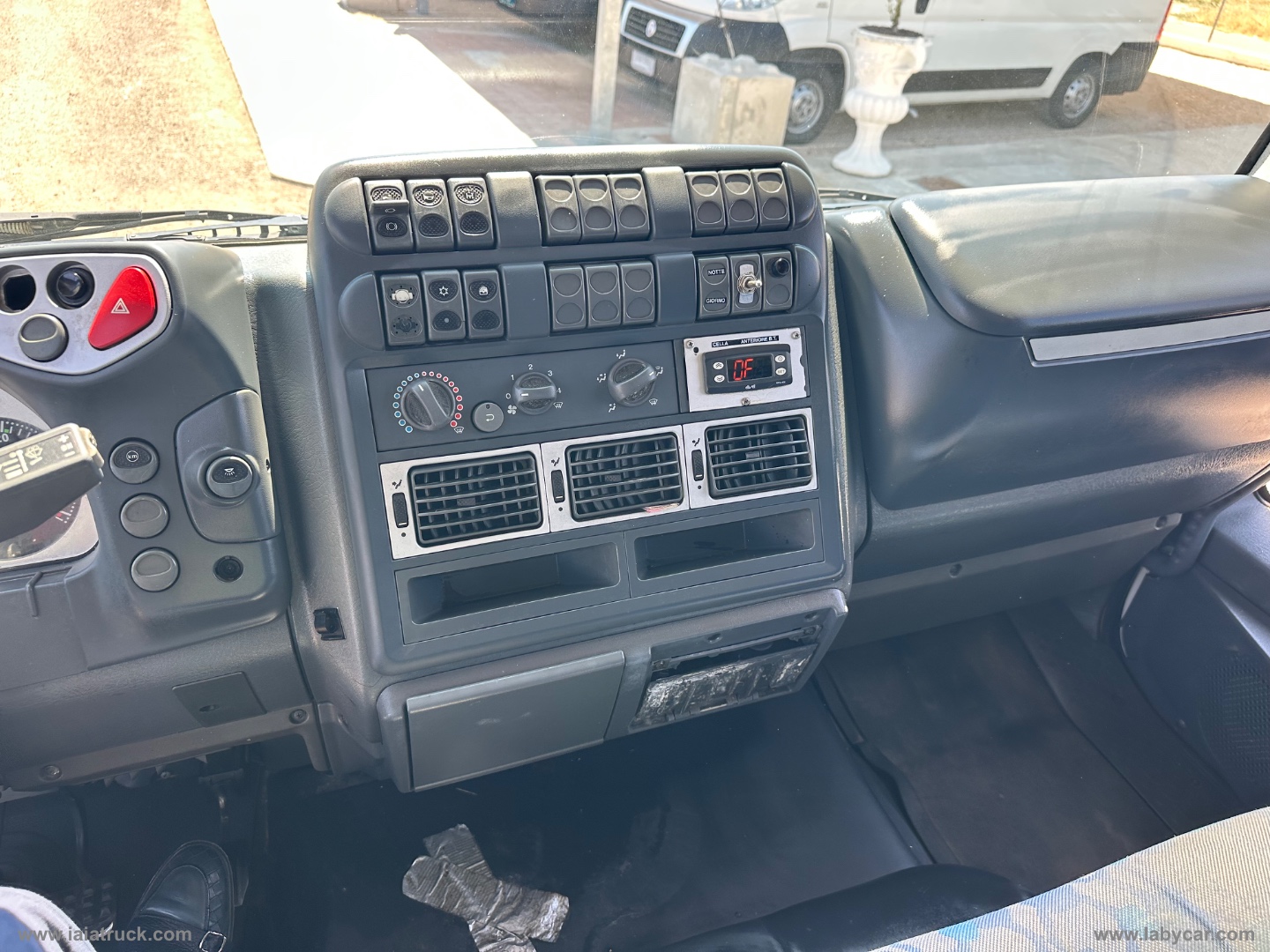 EUROCARGO 75E17 FRIGO+GANCIERE CARNI ATP 2031 - immagine 20