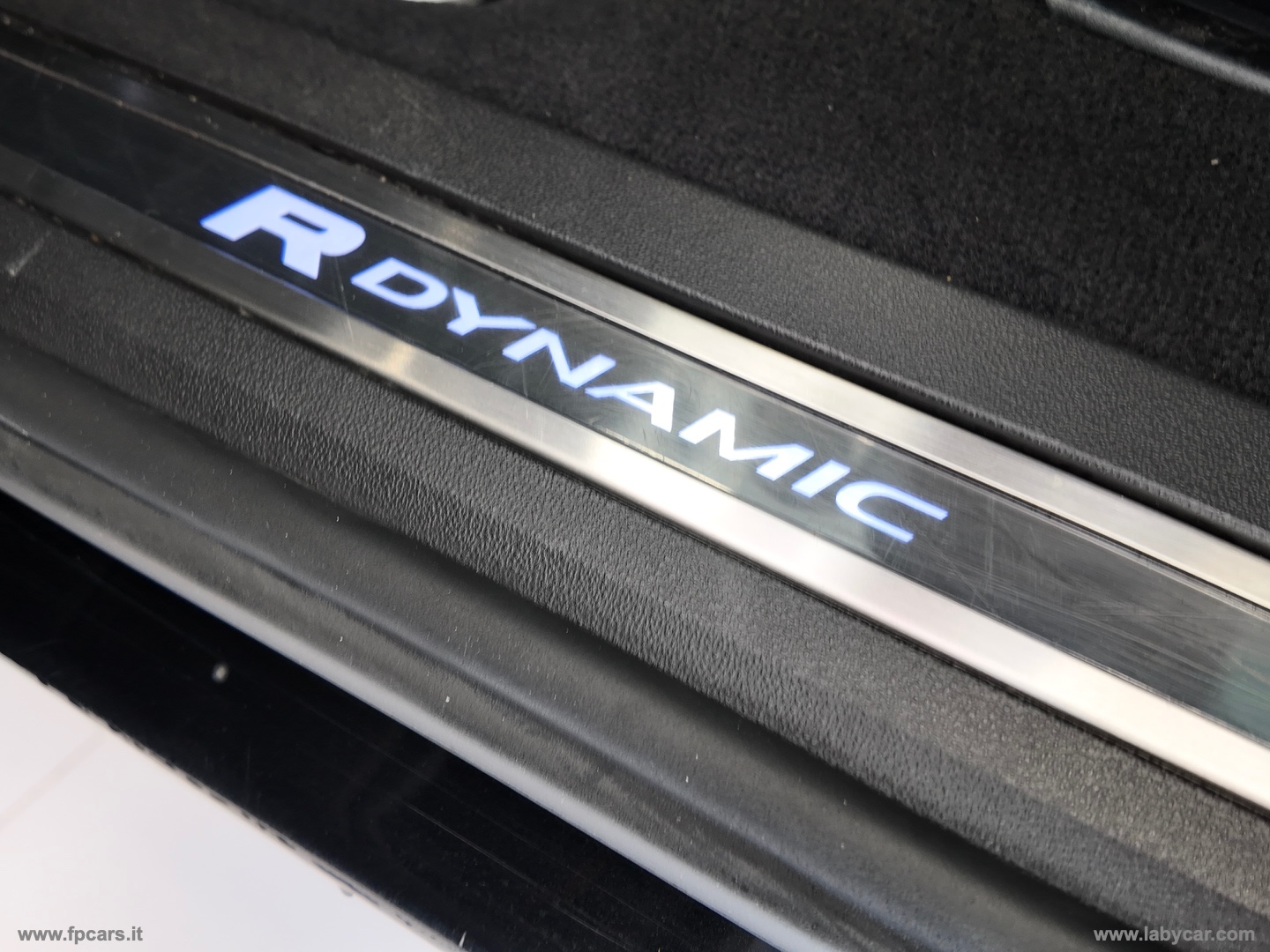 RR Evoque 2.0D I4 204 CV AWD Aut R-D.HSE - immagine 20