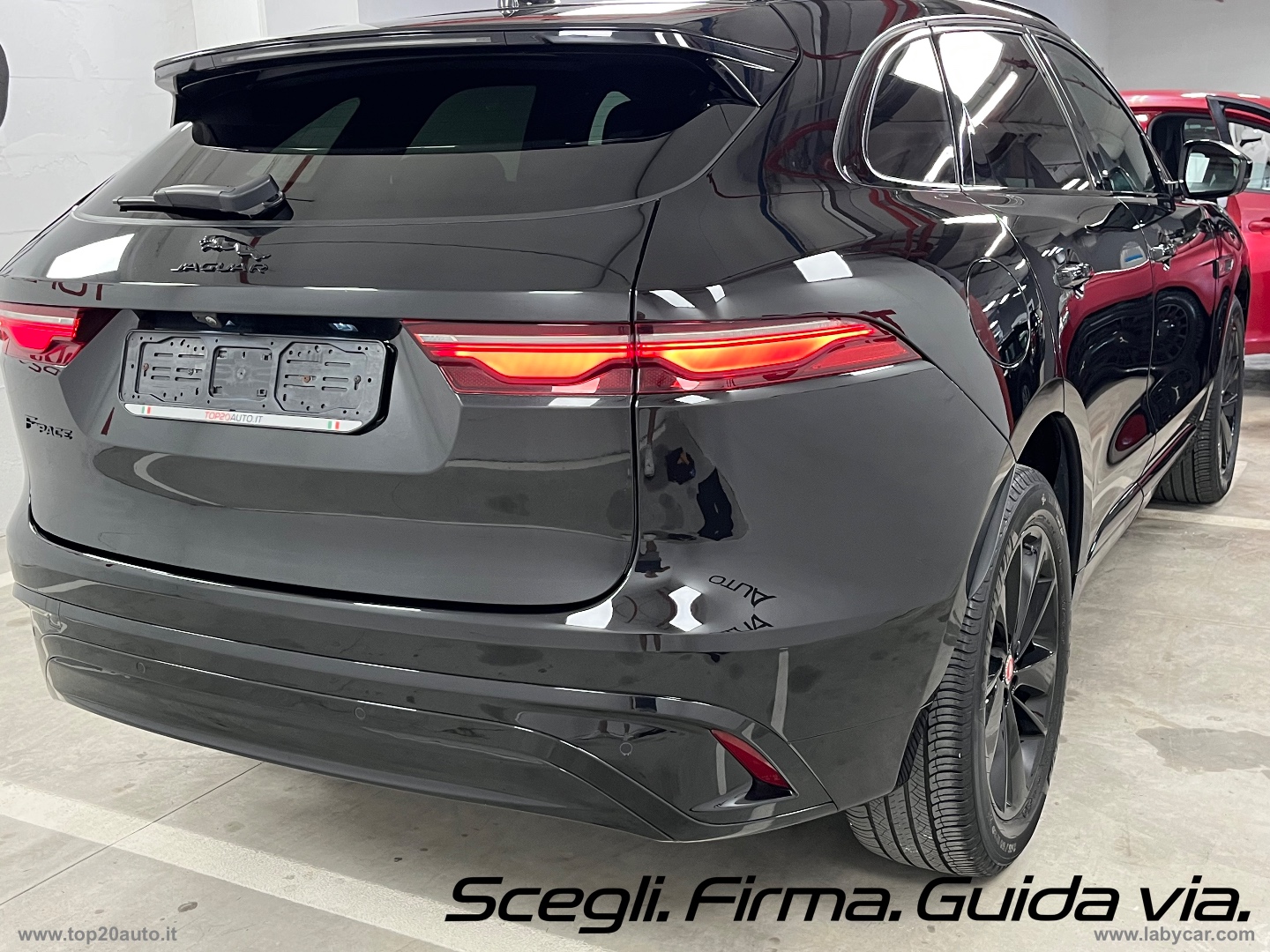 F-Pace 2.0 250 CV AWD aut. R-Dyn. Black EDITION - immagine 20