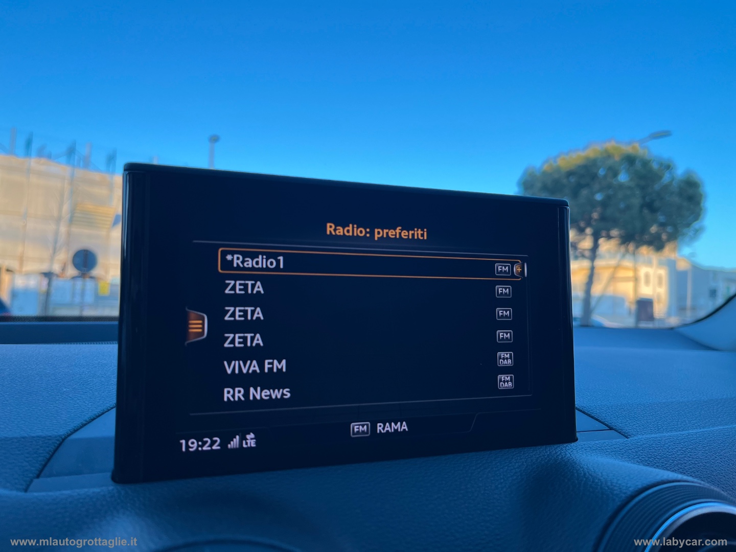 Q2 30 TDI S tronic Business Design - immagine 20