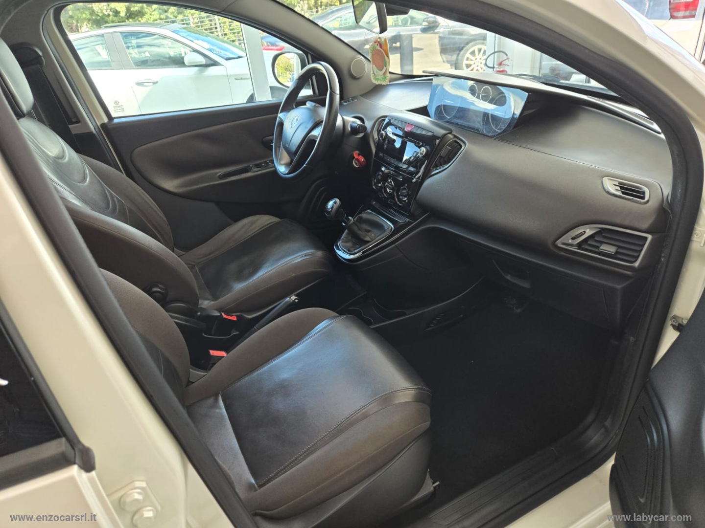 Ypsilon 1.3 MJT 95 CV 5p. S&S Platinum TETTO APRIBILE - immagine 20