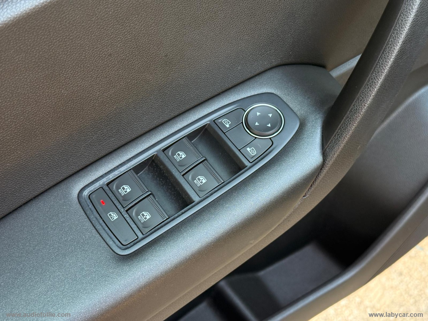 Captur Hybrid E-Tech 145 CV Business - immagine 20