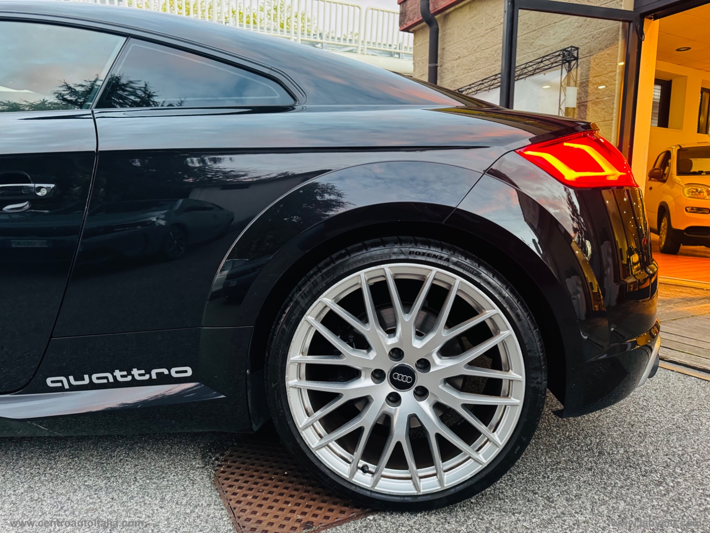 TTS Coupé 2.0 TFSI 310CV quattro S tr. - immagine 20