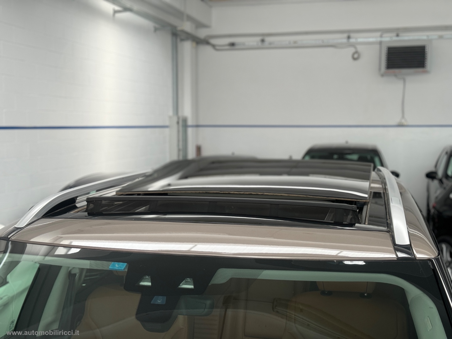 Discovery 2.0 SD4 240 CV HSE Luxury 7 POSTI - immagine 20