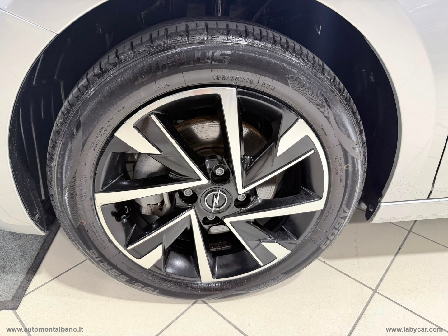 Corsa 1.2 GS LINE - immagine 20