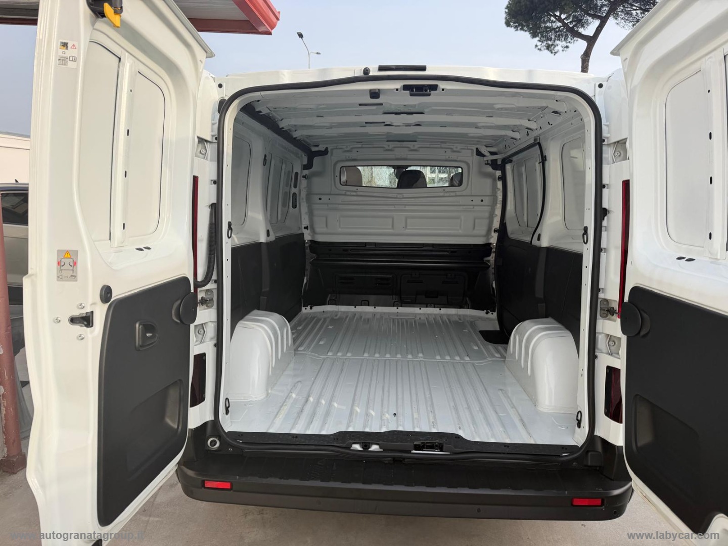 Trafic T29 dCi120 PC-TN Furgone Ice DA VETRINA PERFETTO! - immagine 20