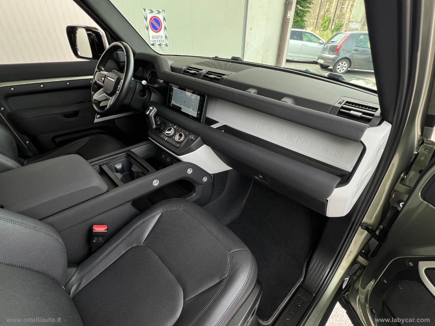 Defender 110 3.0D I6 250 CV AWD Auto SE - immagine 21