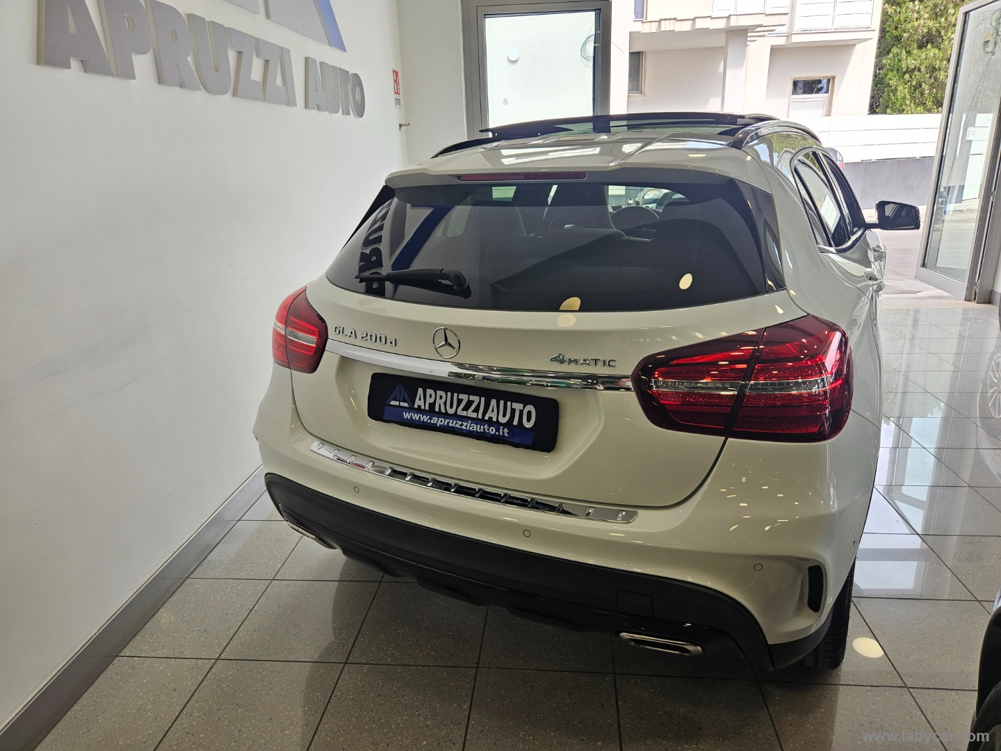 GLA 200 d Automatic 4Matic Premium - immagine 21