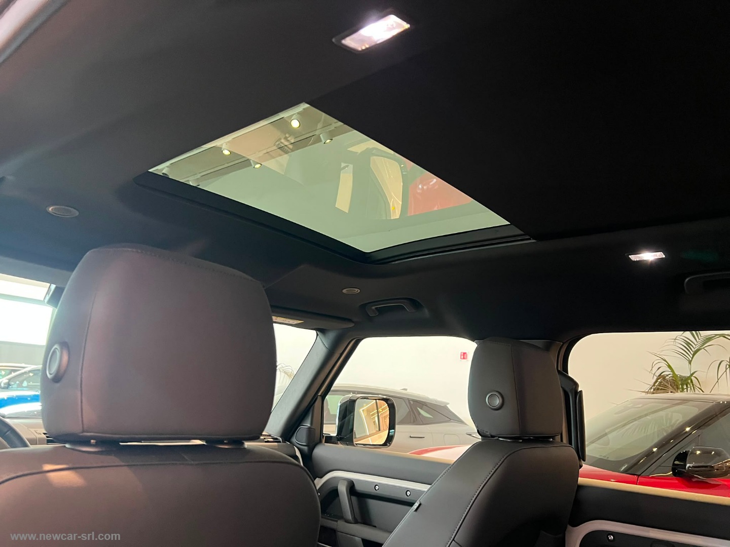 Defender 110 3.0D I6 250 AWD X-Dyn.SE N1 - immagine 21