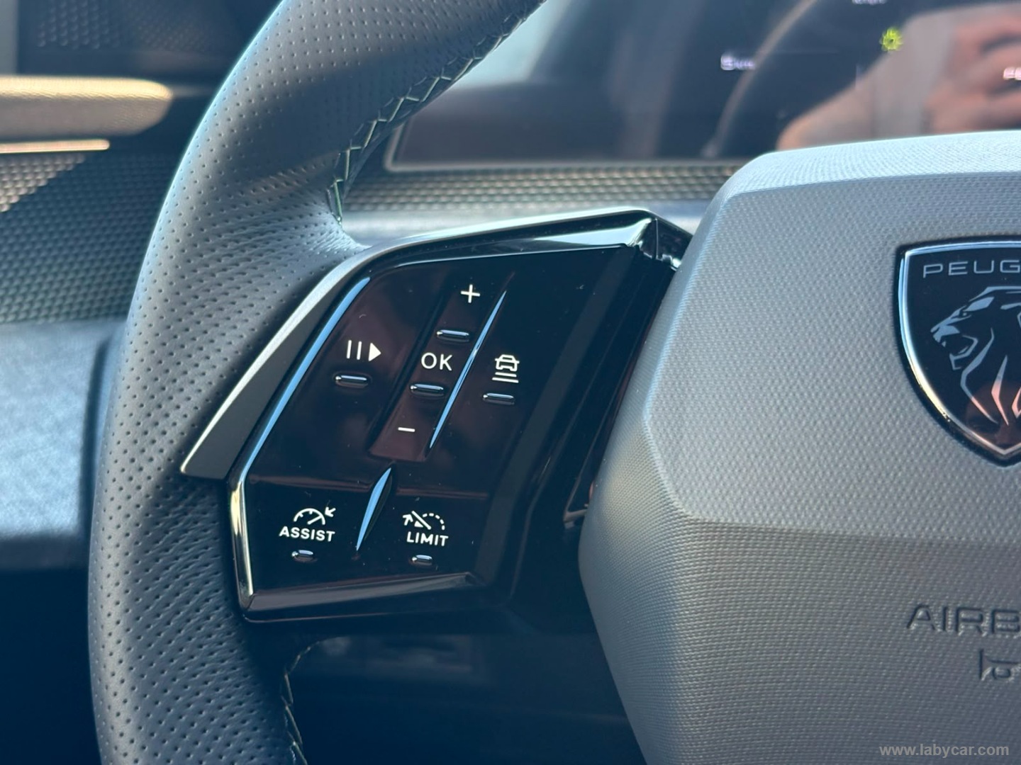 Peugeot 3008 Hybrid 145 e-DCS6 GT - Immagine 21