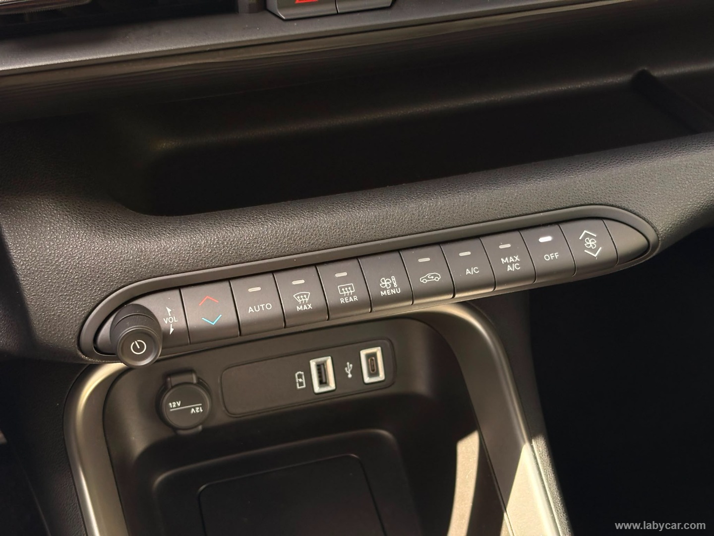 Jeep Avenger 1.2 Turbo Altitude - Immagine 21