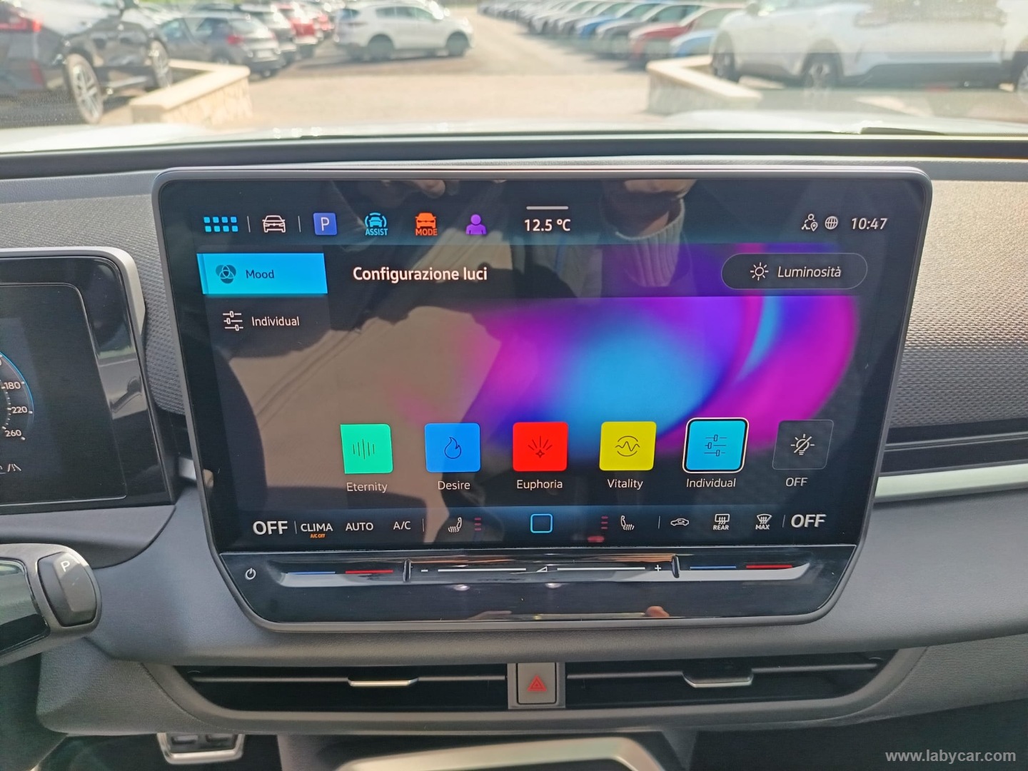 Volkswagen T-Roc 1.5 eTSI ACT 150 CV DSG R-Line - Immagine 21