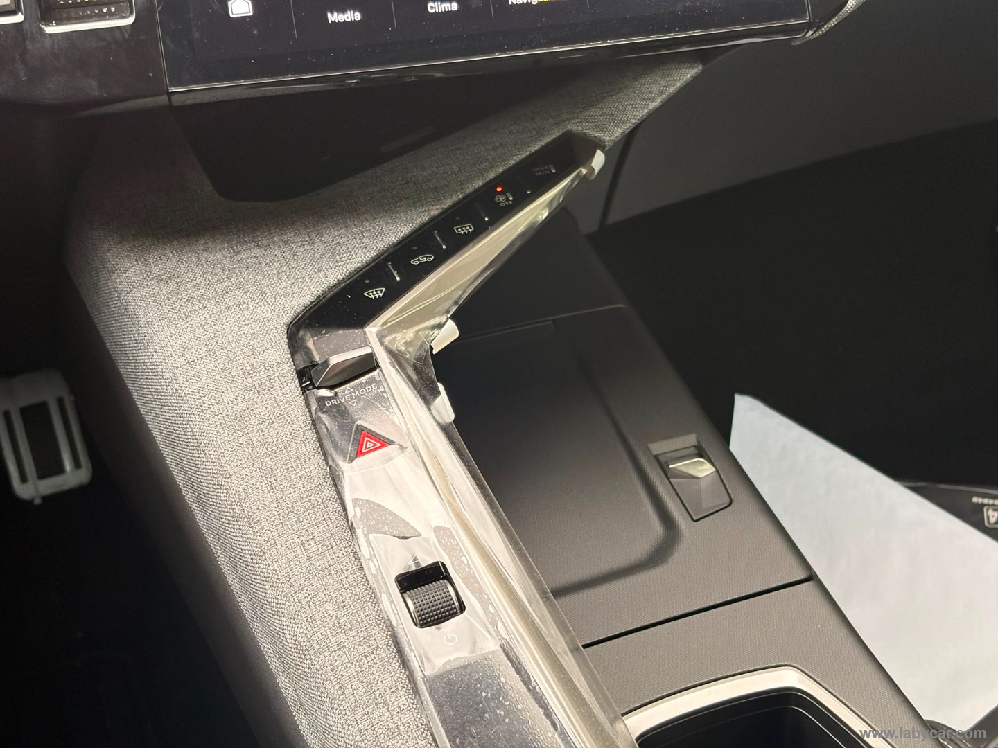 Peugeot 3008 Hybrid 145 e-DCS6 GT - Immagine 21