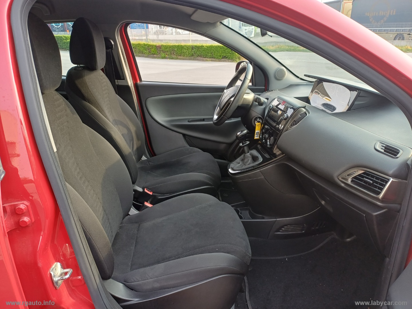 Ypsilon 0.9 T.Air 85 CV 5p. S&S Gold - immagine 21