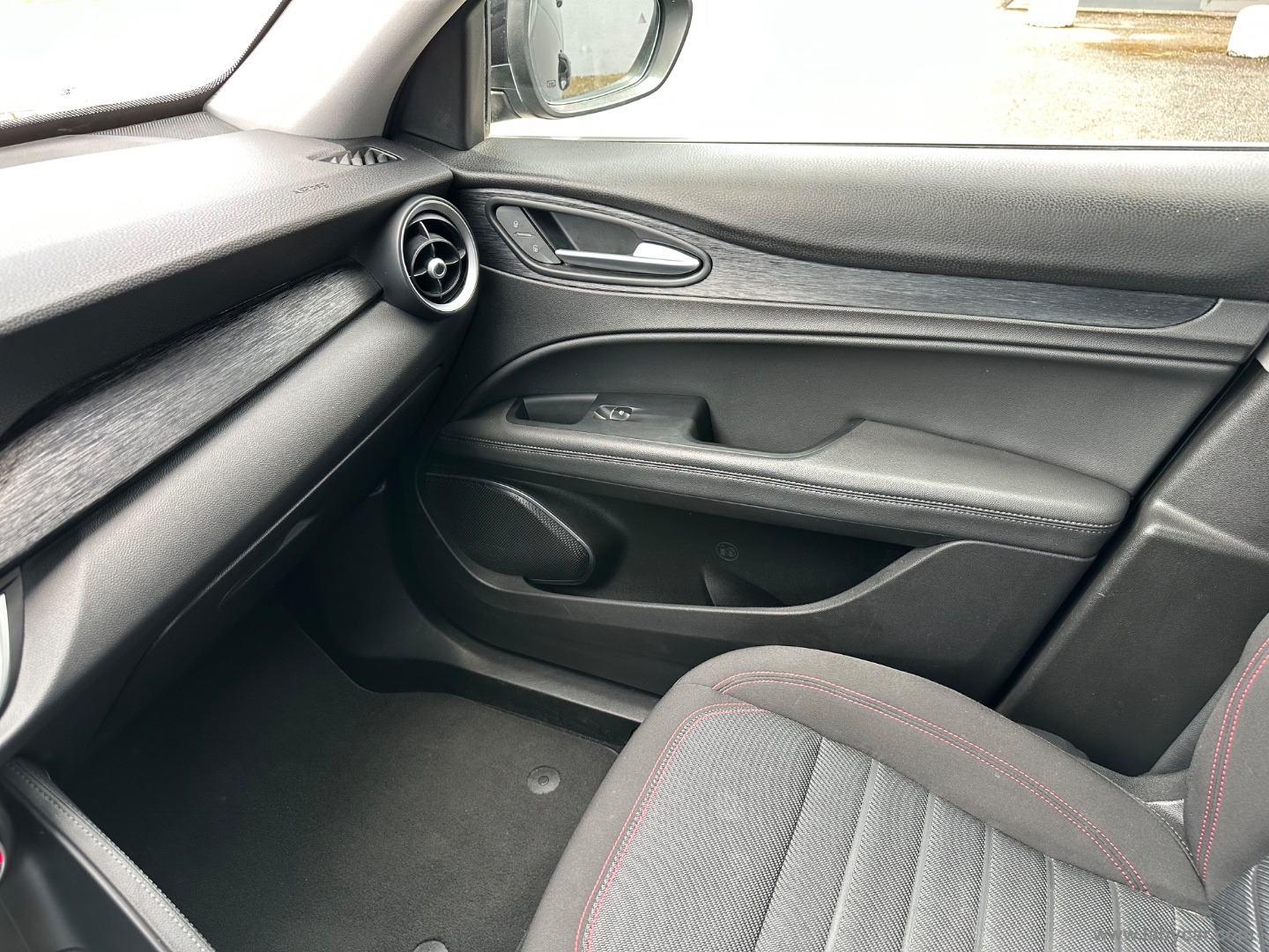 Stelvio 2.2 T.diesel 160CV AT8 RWD R.Ed. - immagine 21