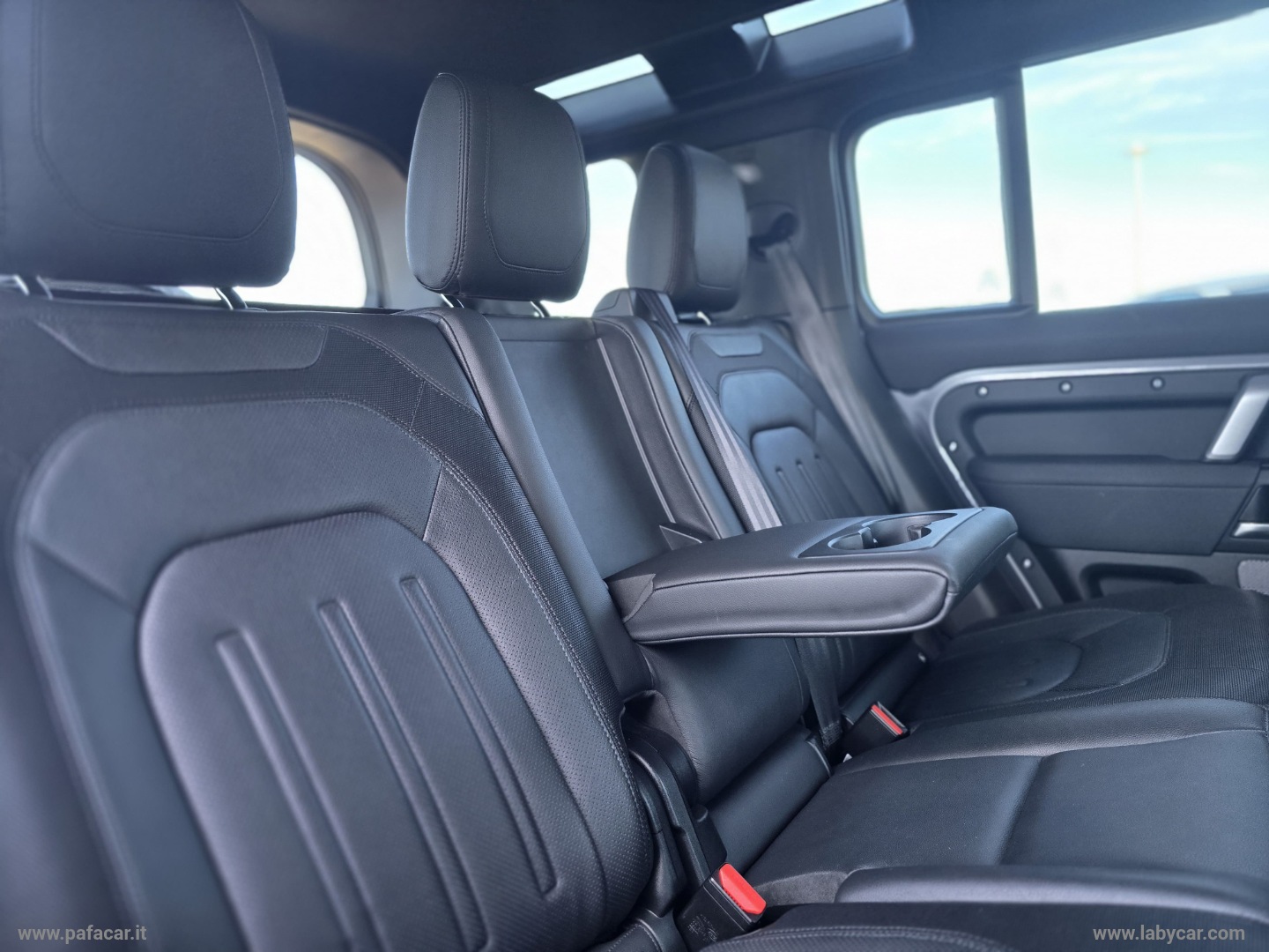 Defender 110 3.0D I6 250 CV X-Dynamic S - immagine 21
