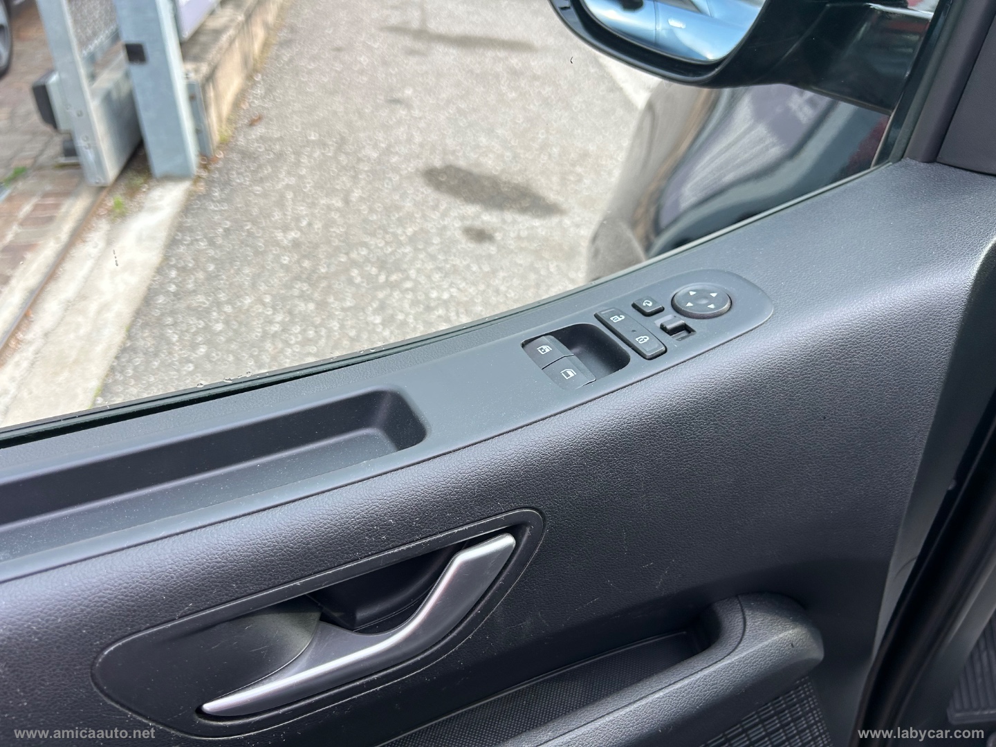 Staria 2.2 AT 2WD 9 posti Wagon DIESEL - immagine 21