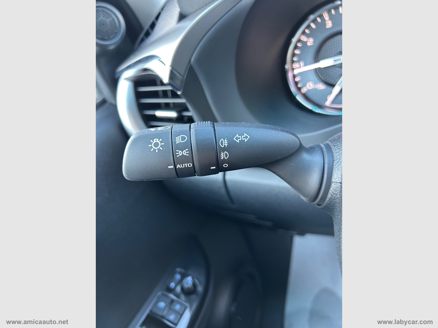 Hilux 2.8 D A/T 4WD 4p. DC Executive - immagine 21