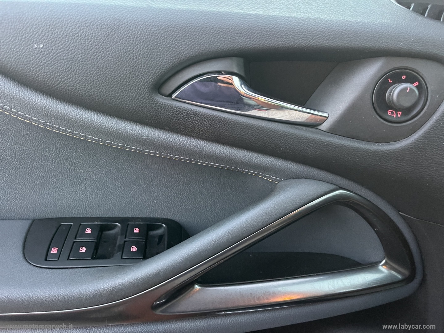Zafira Tourer 2.0 CDTi 130 CV Cosmo 7 POSTI - immagine 21