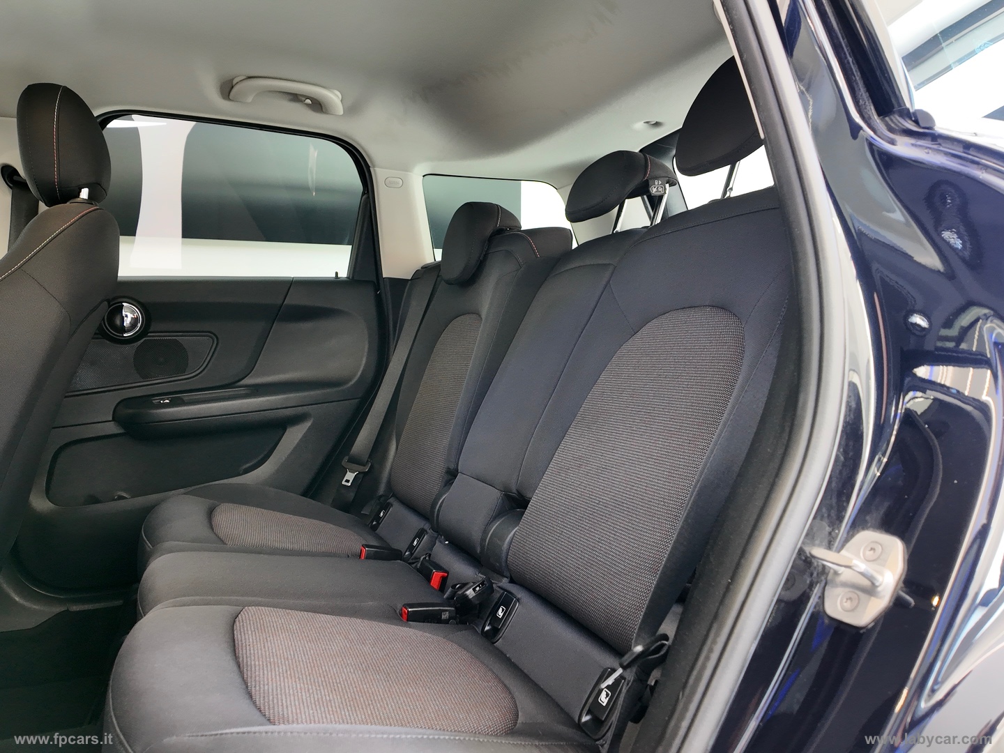 Mini Cooper D Business Countryman Aut. - immagine 21