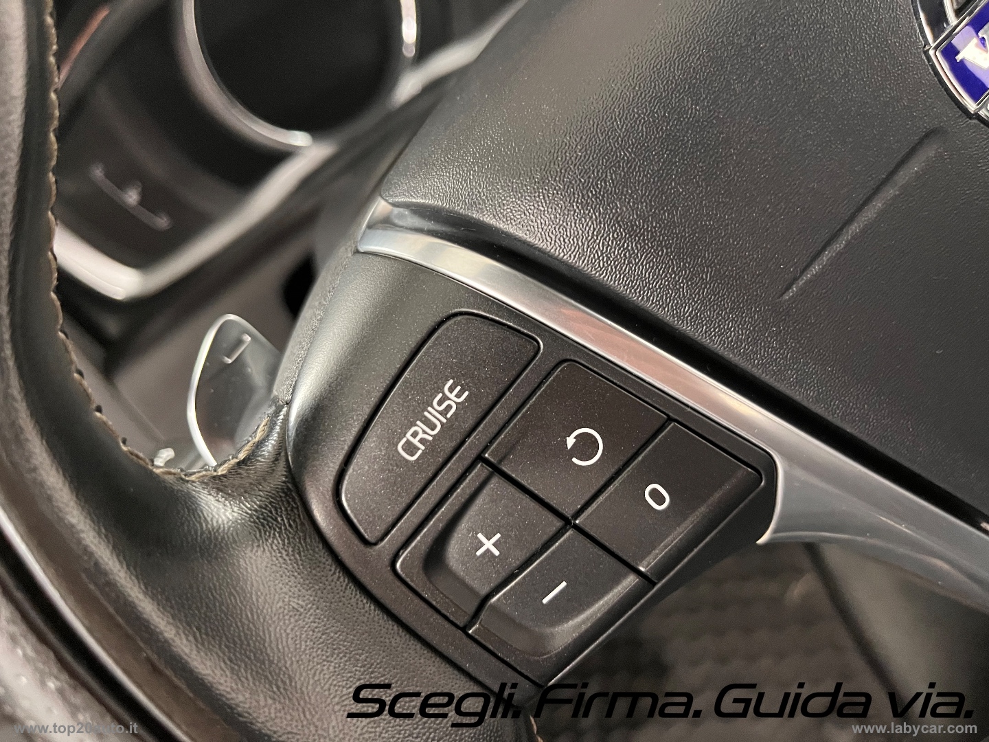XC60 2.4 D4 4X4 AUTOMATICA R-DESIGN - immagine 21
