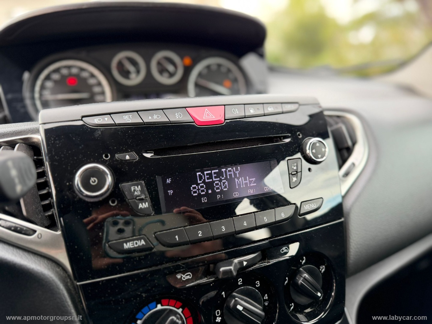 Ypsilon 0.9 T.Air 85CV 5p. Met.Ec. Gold - immagine 21