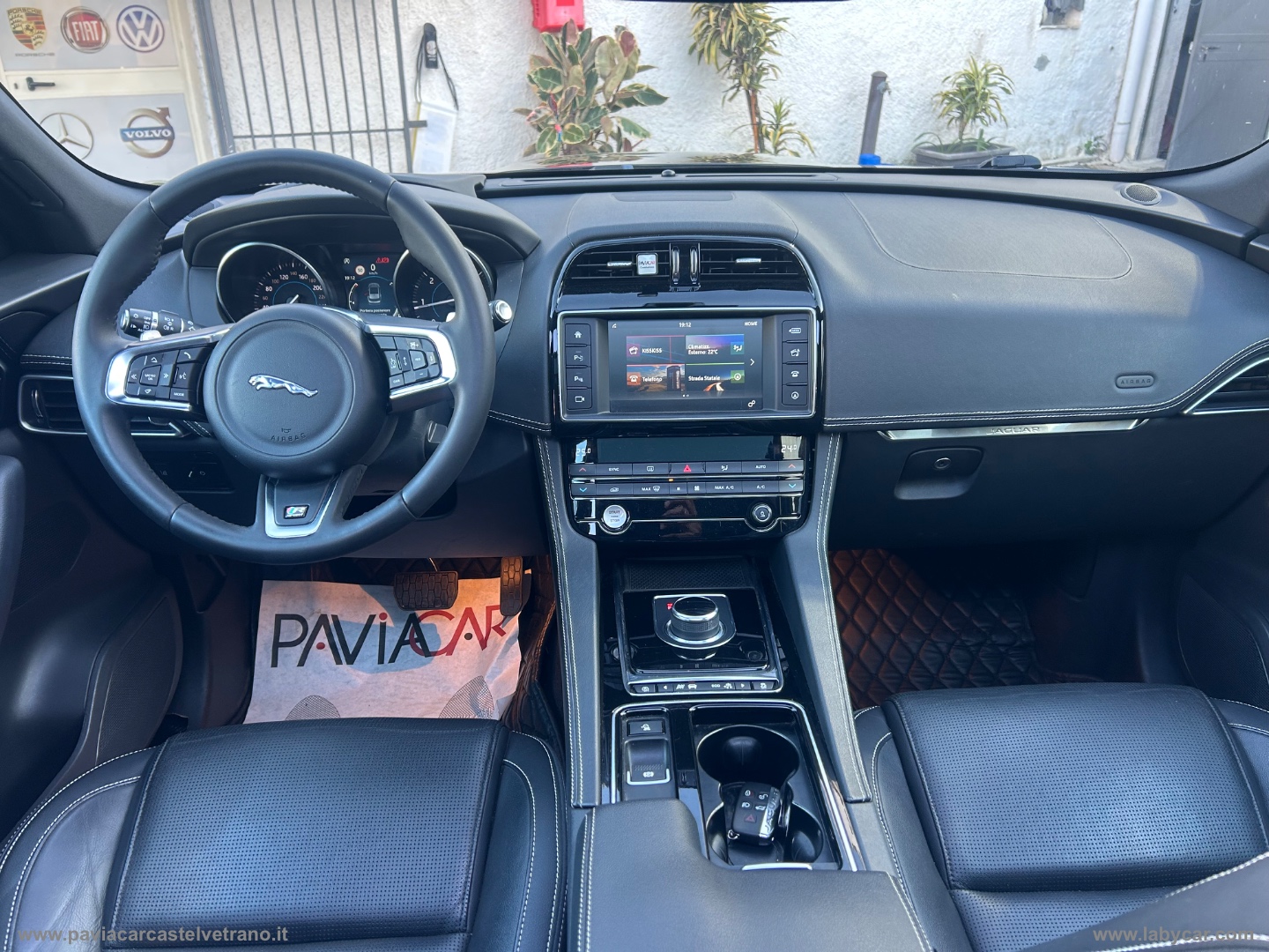 F-Pace 2.0 D 180 CV AWD aut. R-Sport - immagine 21