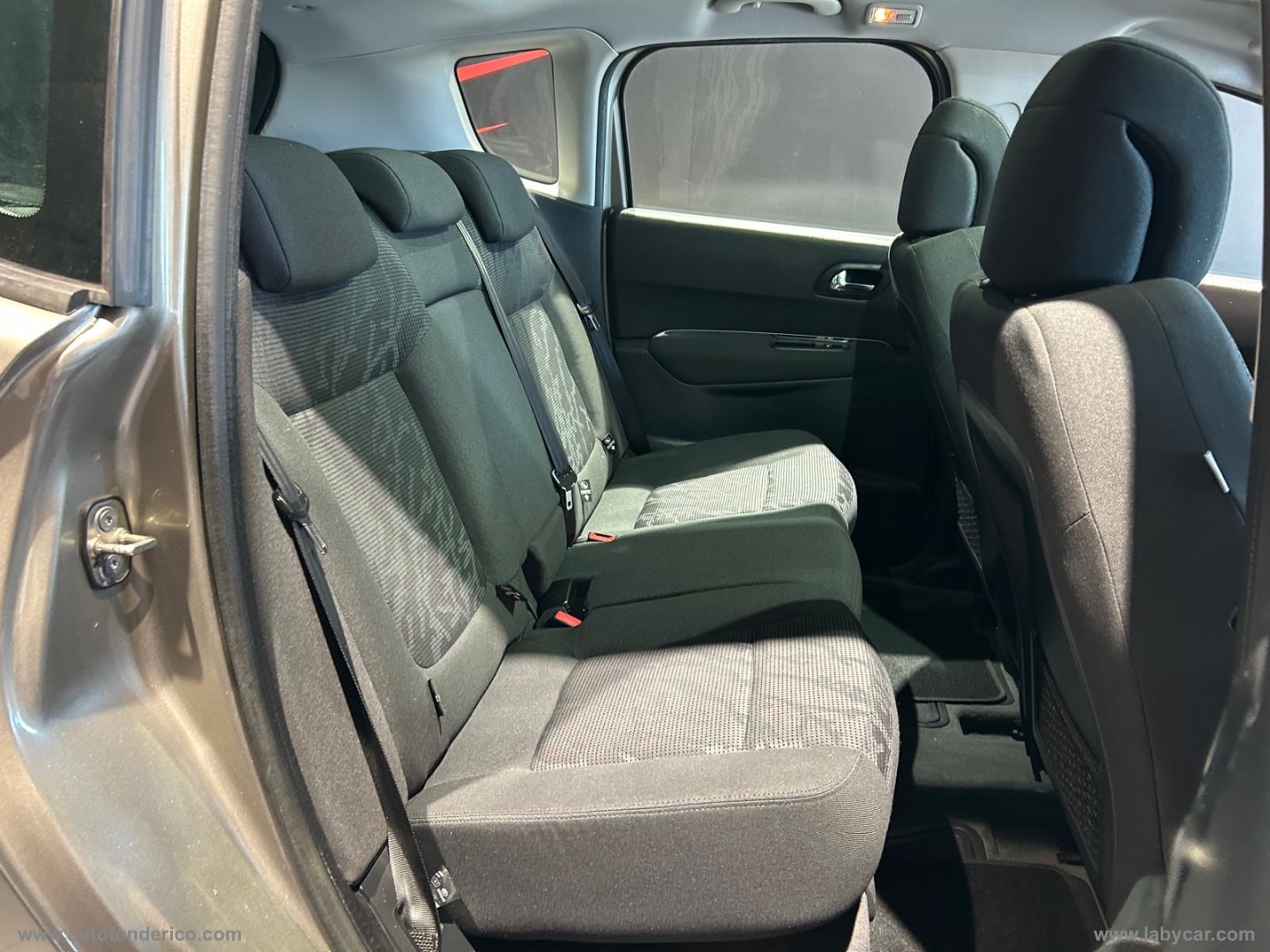 3008 1.6 HDi 112 CV Business - immagine 21