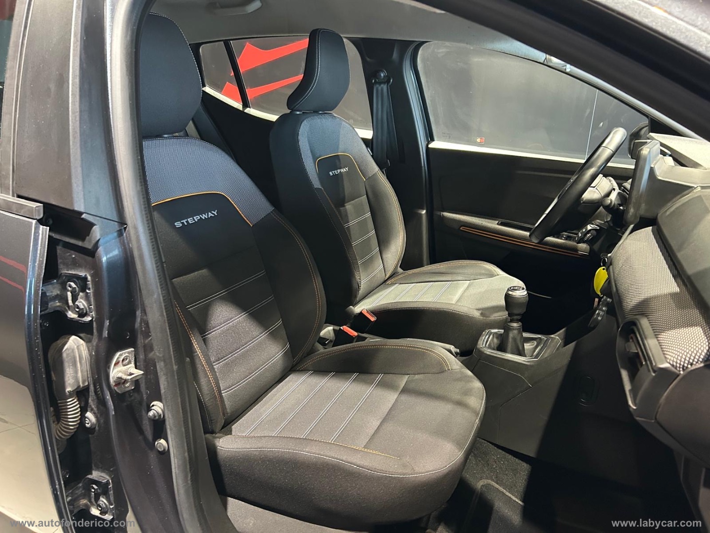 Sandero Stepway 1.0 TCe 90 CV Comfort - immagine 21