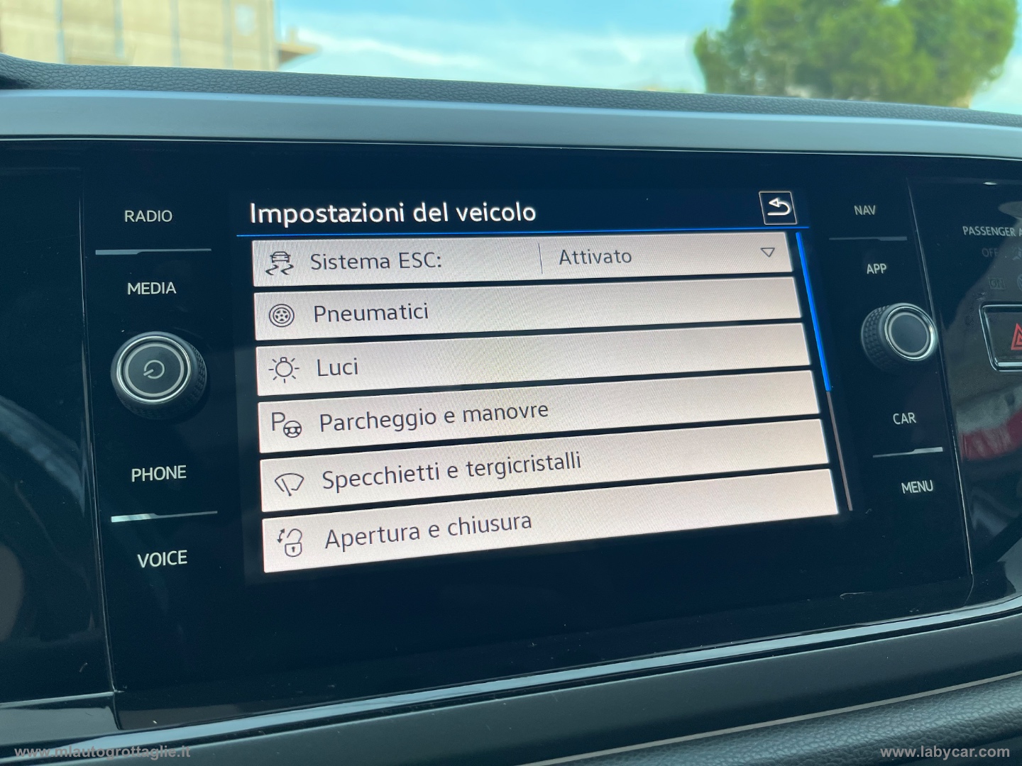 Taigo 1.0 TSI 110 CV DSG R-Line -TETTO - immagine 21
