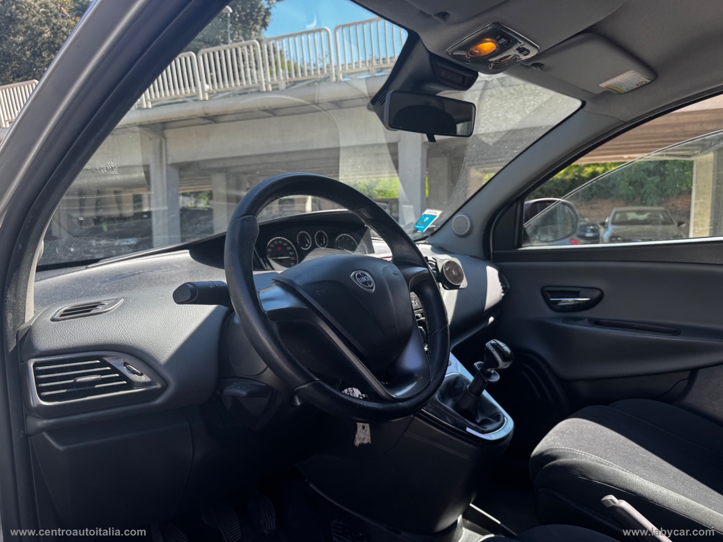 Ypsilon 0.9 T.Air 85 CV 5p. S&S Silver - immagine 21