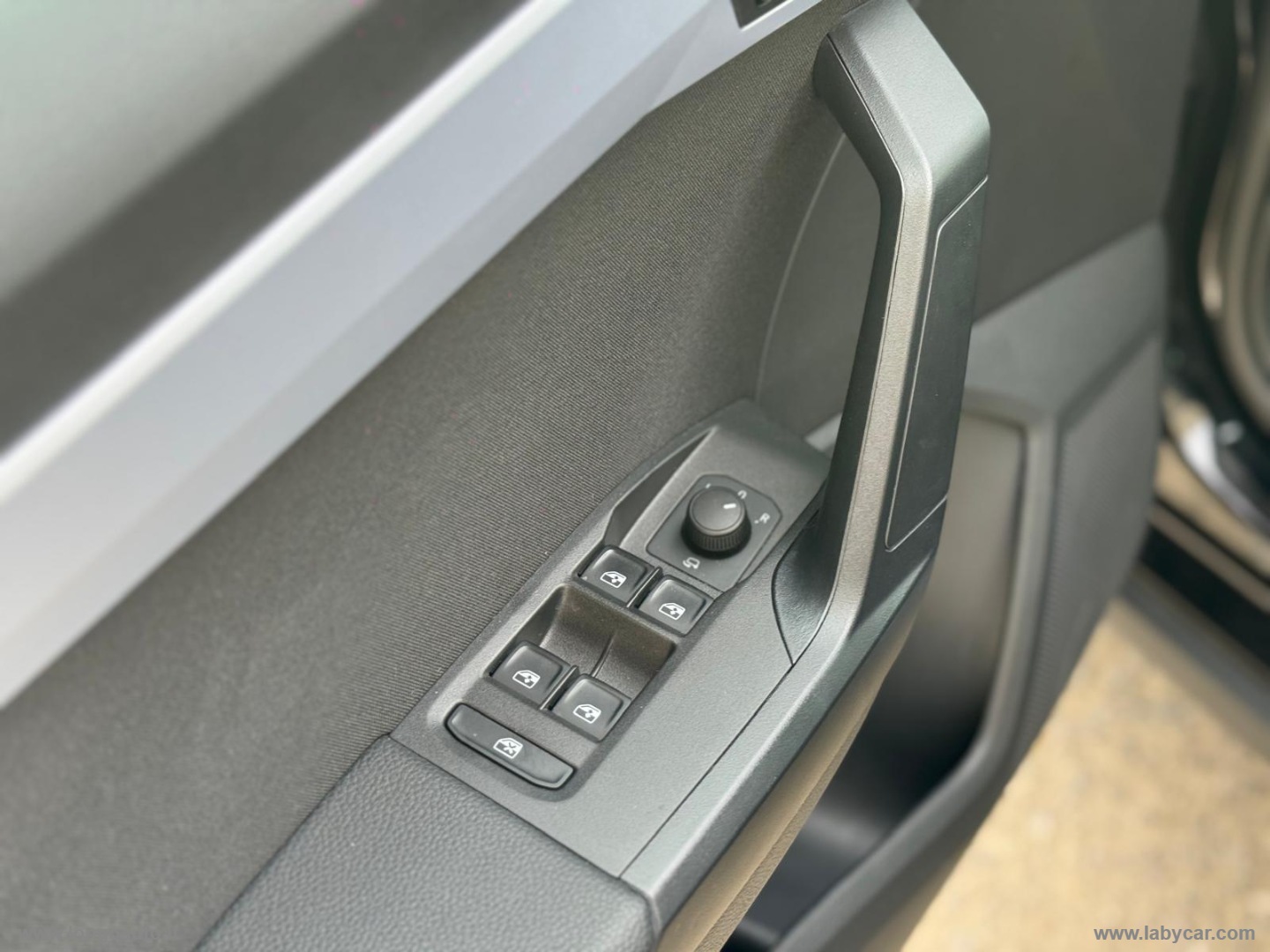 Arona 1.0 EcoTSI 115CV DSG FR ADATTA A NEOPATENTATI - immagine 21