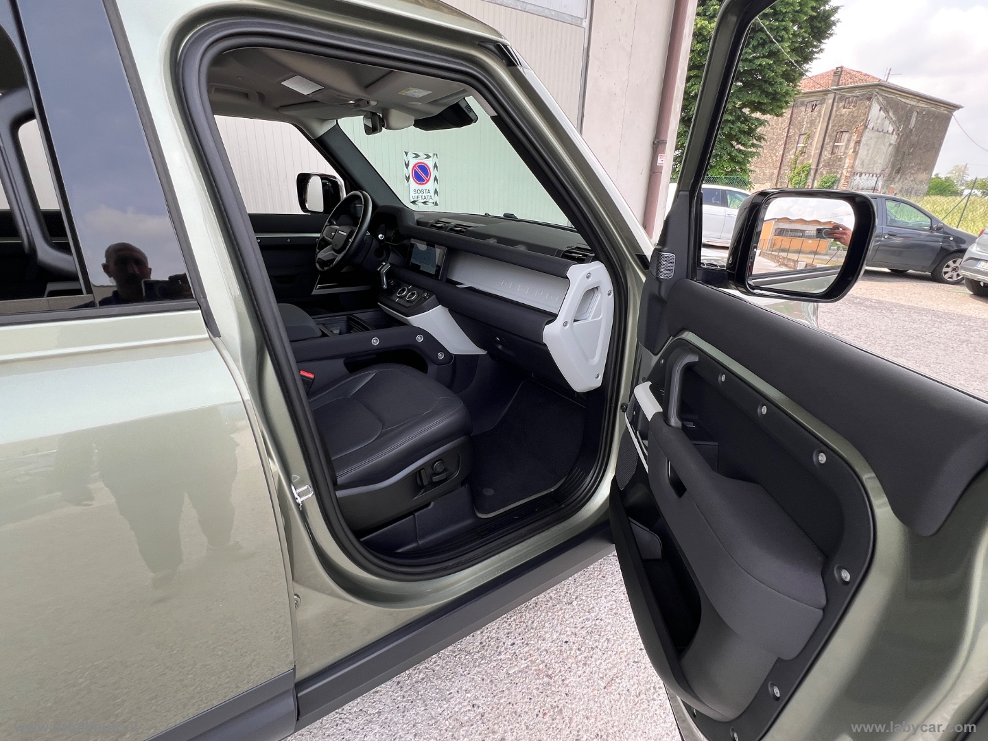 Defender 110 3.0D I6 250 CV AWD Auto SE - immagine 22
