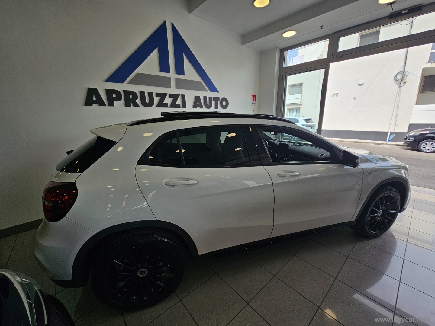 GLA 200 d Automatic 4Matic Premium - immagine 22