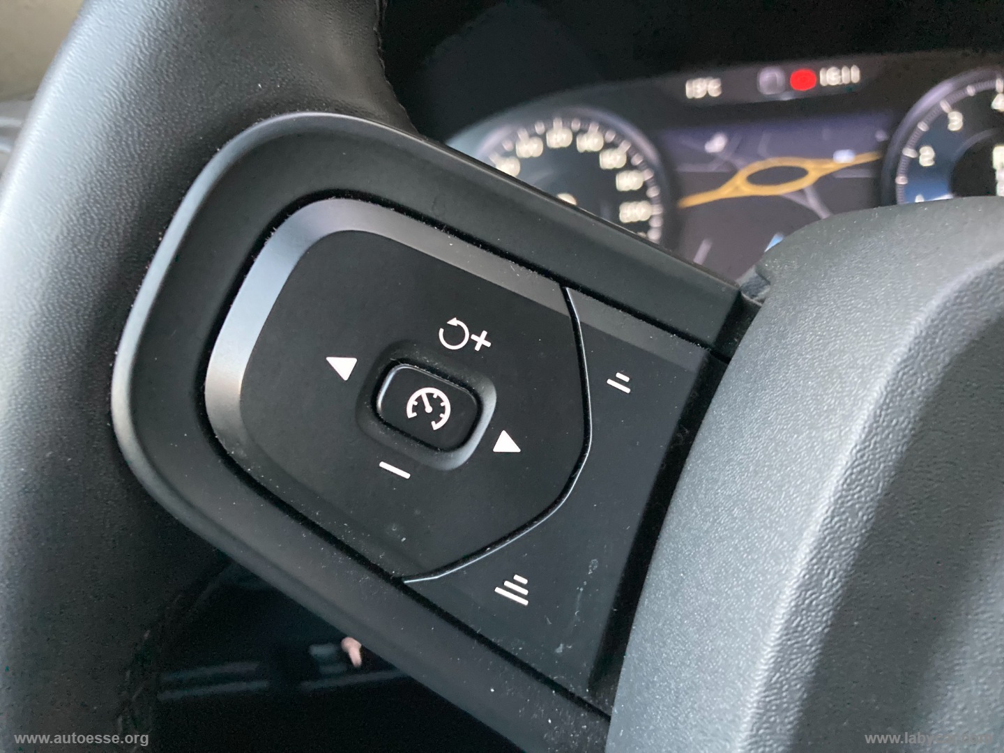 XC40 T2 automatico Essential - immagine 22
