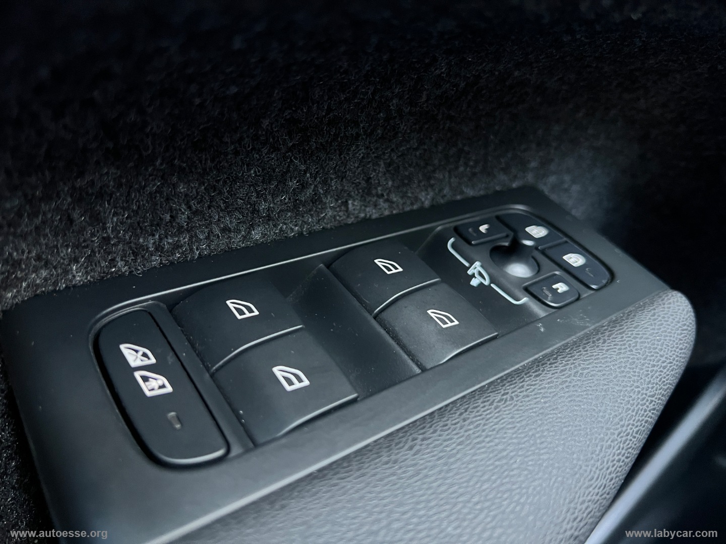 XC40 T2 automatico Essential - immagine 22