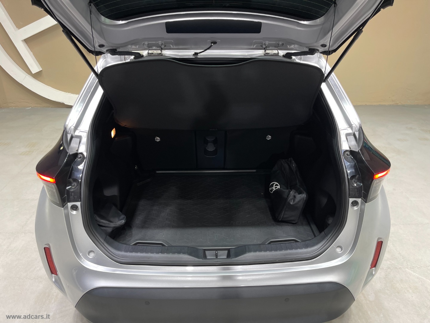Yaris Cross 1.5 Hyb. 5p. E-CVT AWD Trend *4X4*NEOPATENTATI* - immagine 22