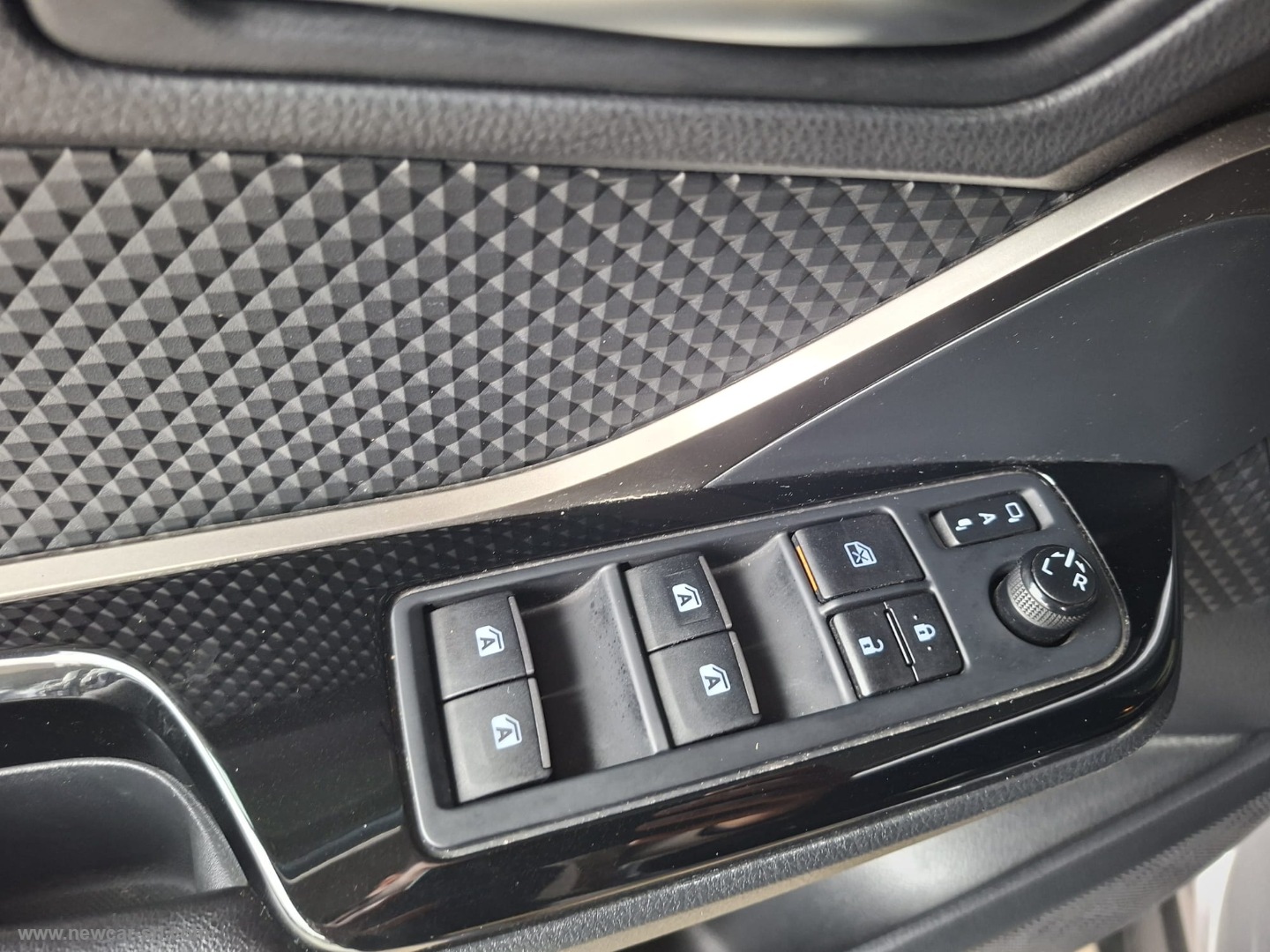 C-HR 1.8 Hybrid E-CVT Active - immagine 22