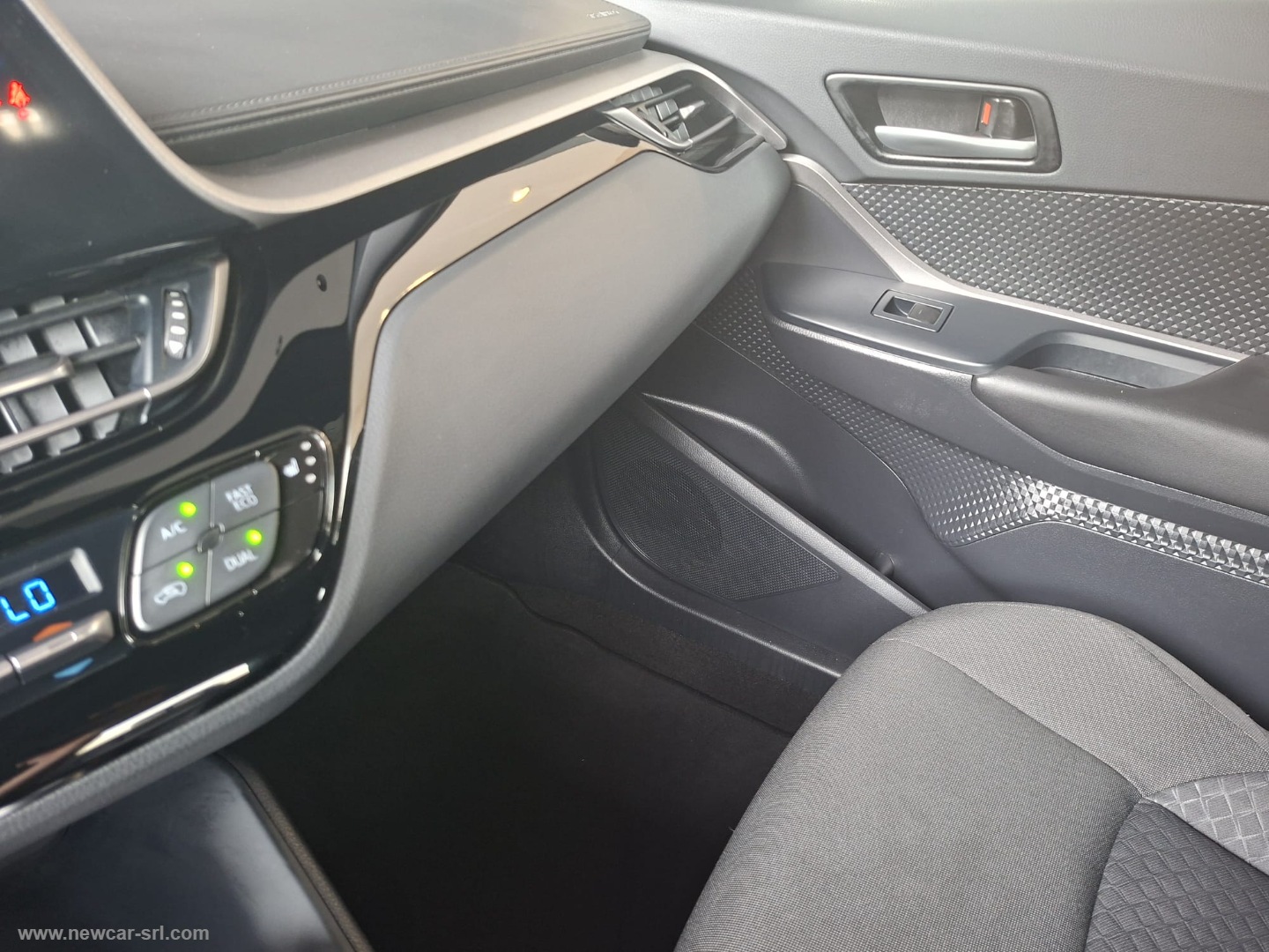 C-HR 1.8 Hybrid E-CVT Active - immagine 22