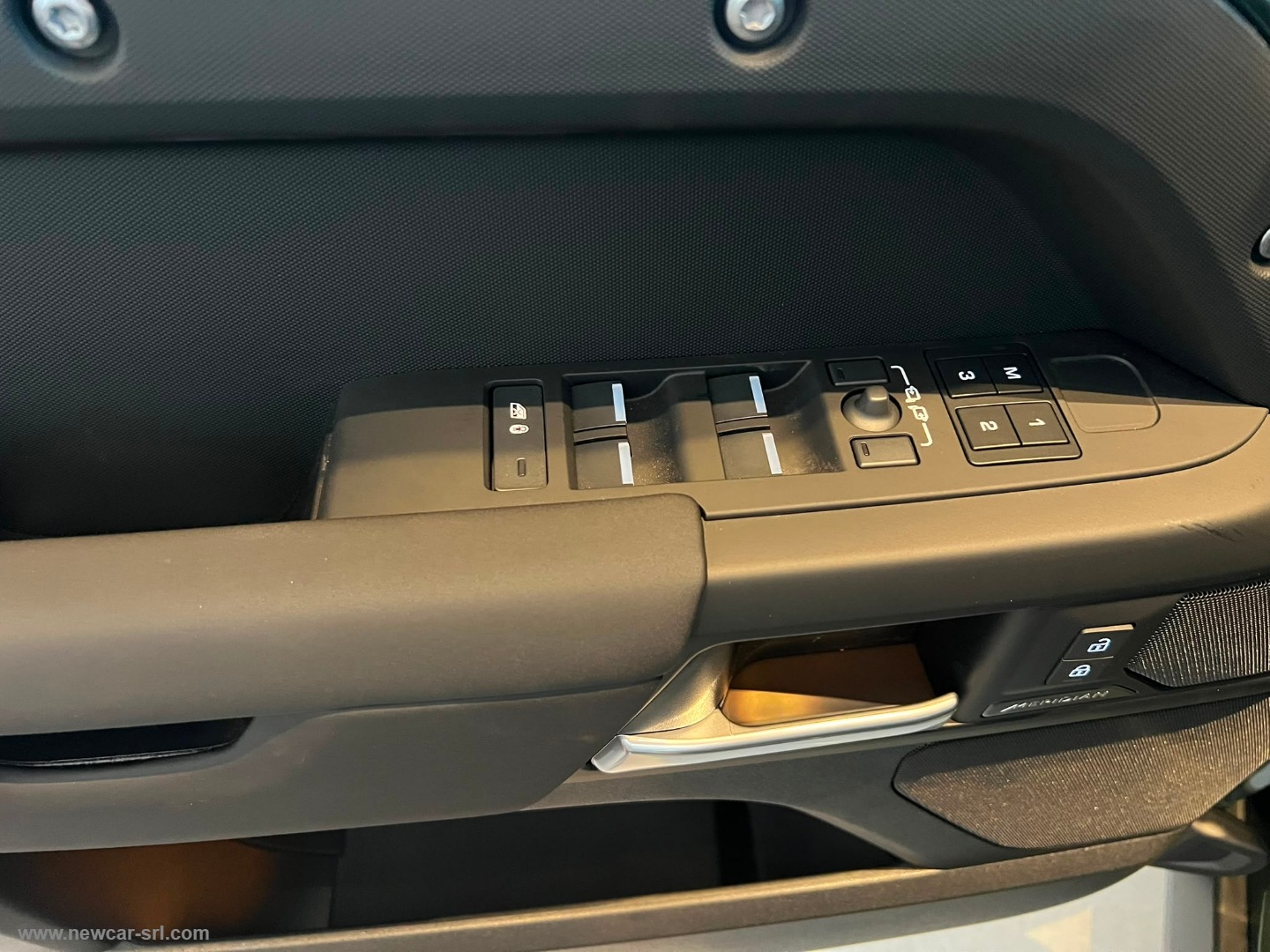 Defender 110 3.0D I6 250 AWD X-Dyn.SE N1 - immagine 22