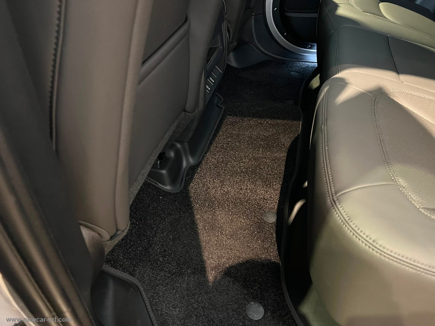 Defender 110 3.0D I6 250 AWD X-Dyn.SE N1 - immagine 22