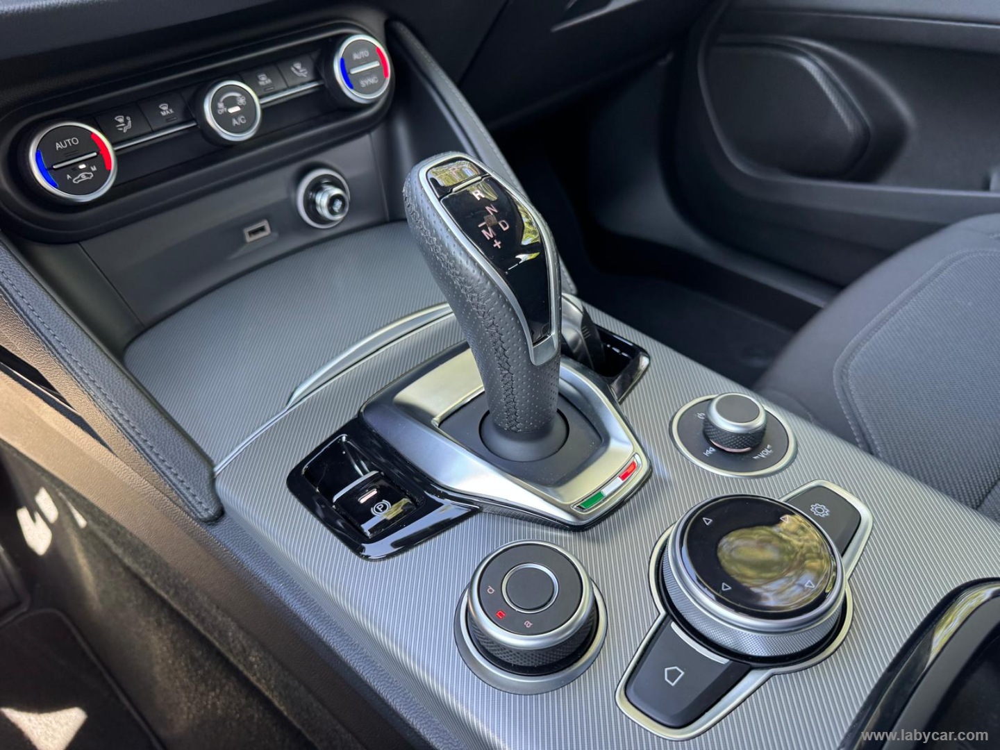 Alfa Romeo Stelvio 2.2 T.d. 160CV AT8 RWD Sprint - Immagine 22