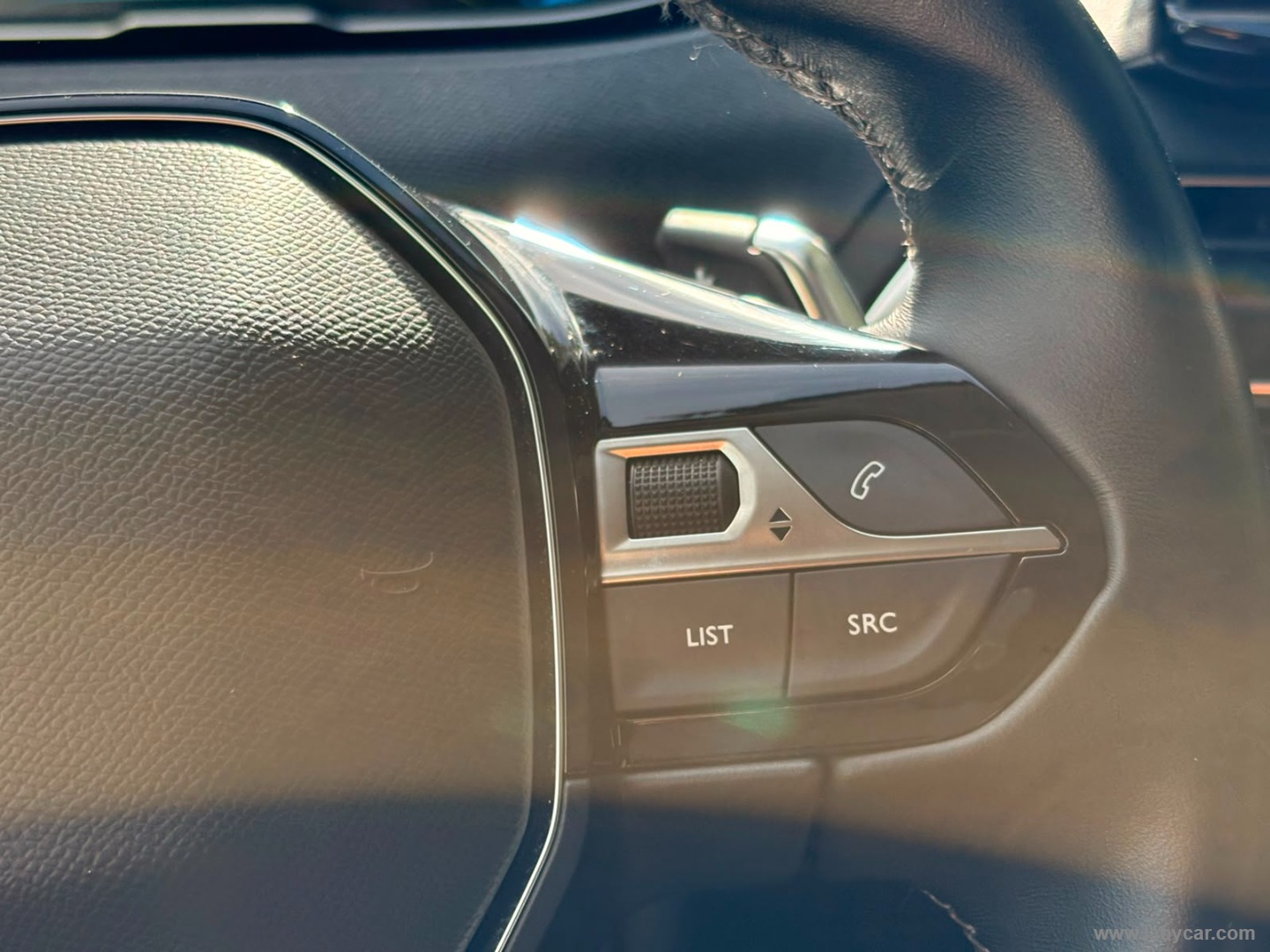 Peugeot 3008 Hybrid 225 e-EAT8 Allure Pack - Immagine 22