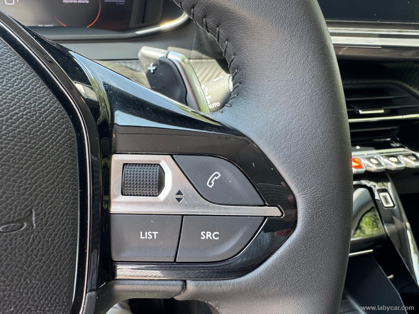 Peugeot 208 Hybrid 110 e-DCS6 Allure - Immagine 22